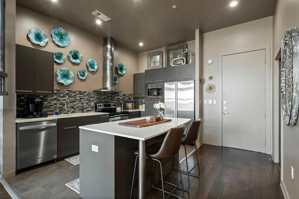 2323 N Houston Street, #701