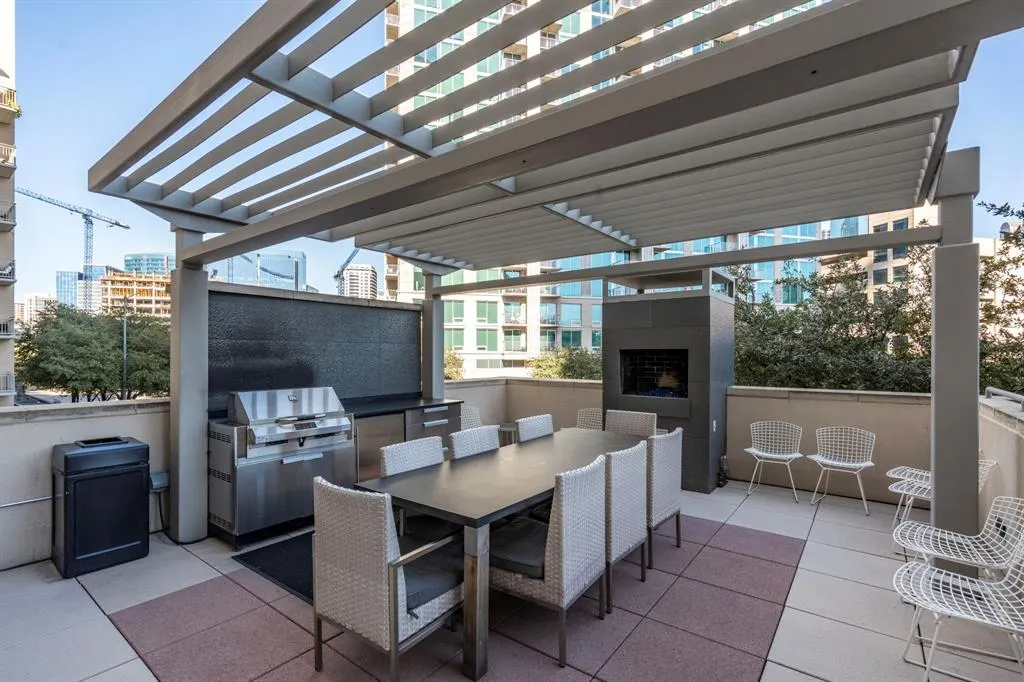 2323 N Houston Street, #701