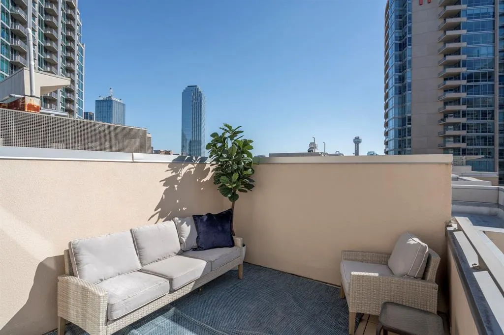 2323 N Houston Street, #701