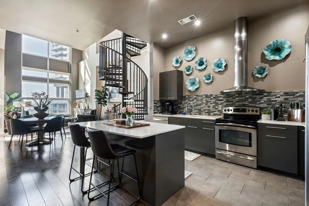 2323 N Houston Street, #701