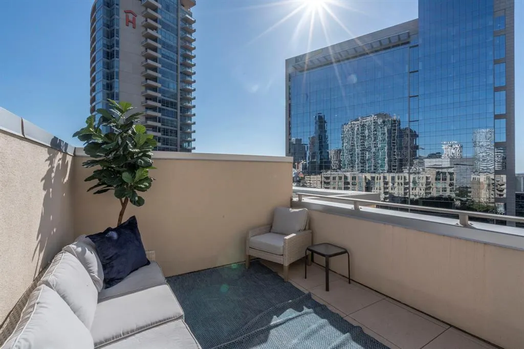 2323 N Houston Street, #701