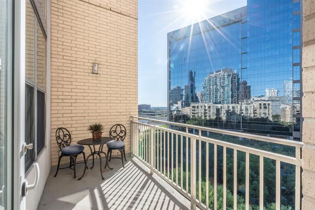 2323 N Houston Street, #701