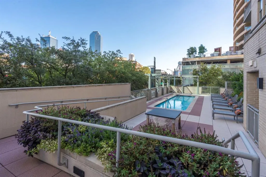 2323 N Houston Street, #701