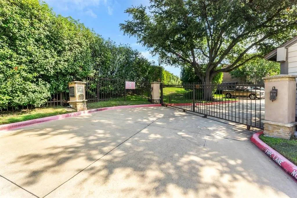 9910 Royal Lane, #1402