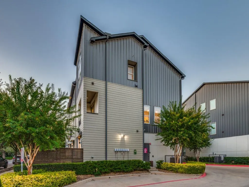 4211 Rawlins Street, #97