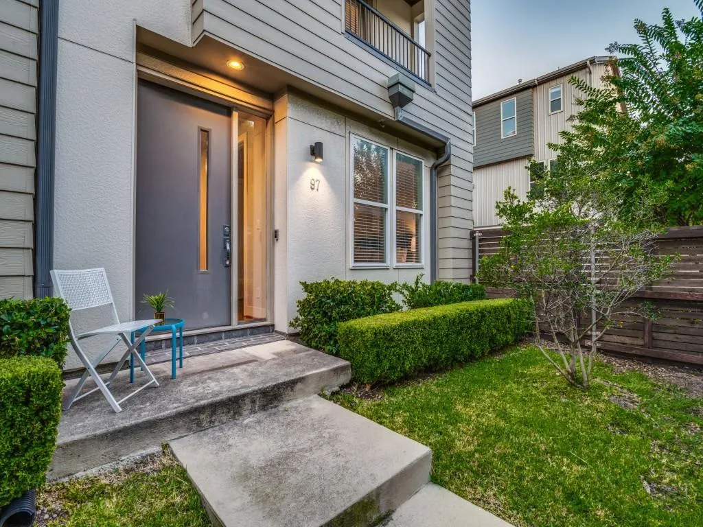 4211 Rawlins Street, #97