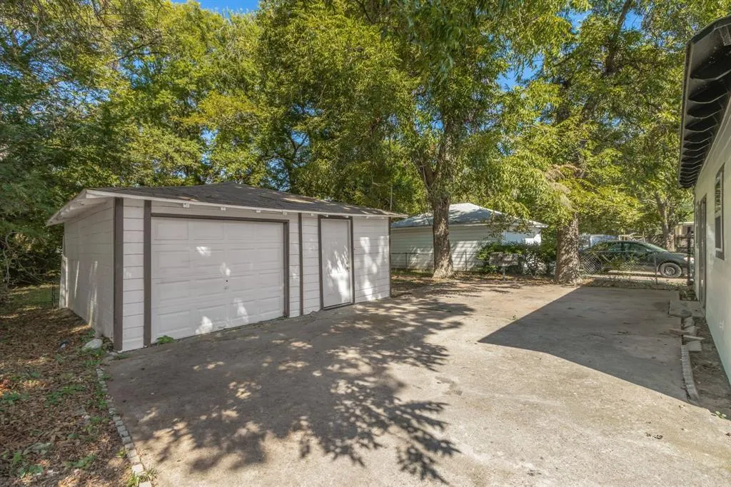 3119 Bertrand Avenue