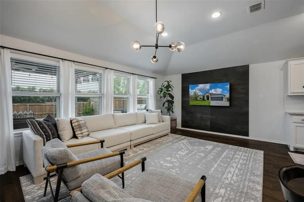 3802 Dogwood Road