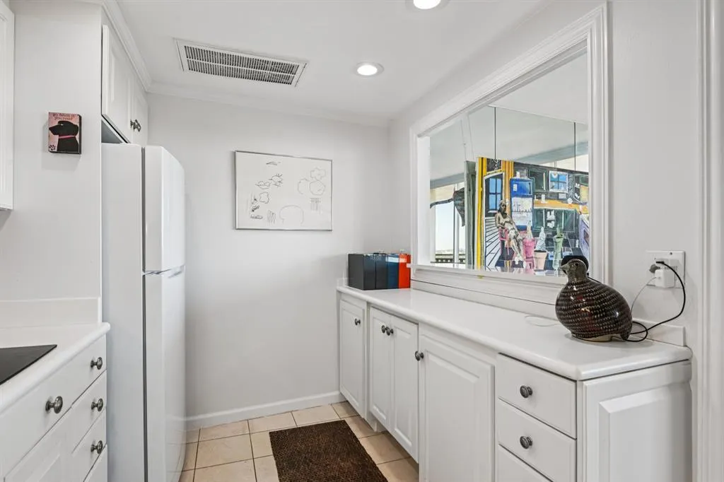 6211 W Northwest Highway, #2306