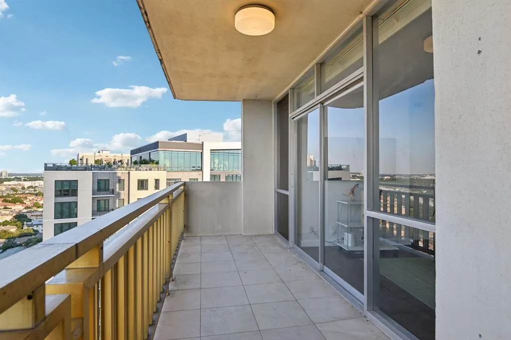 6211 W Northwest Highway, #2306