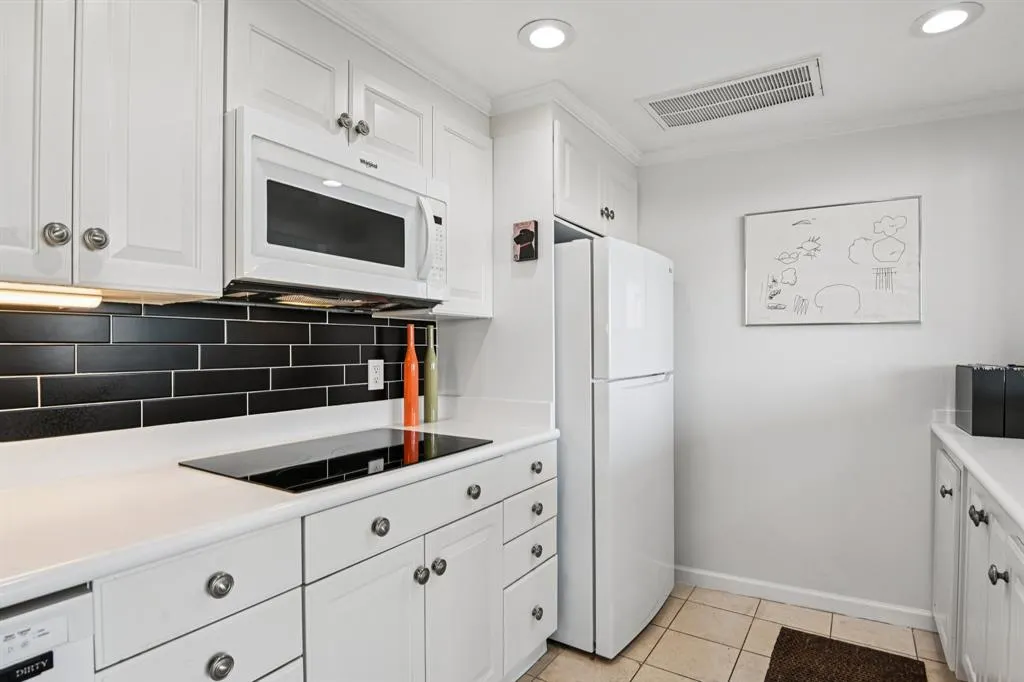 6211 W Northwest Highway, #2306