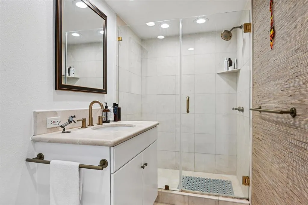 6211 W Northwest Highway, #2306