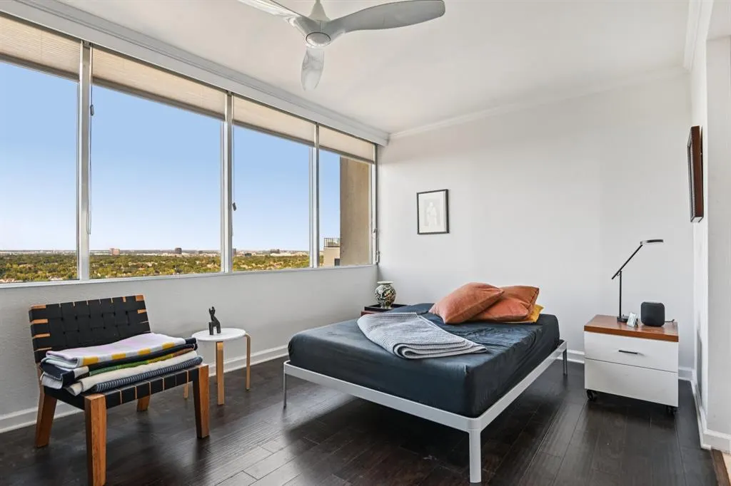 6211 W Northwest Highway, #2306
