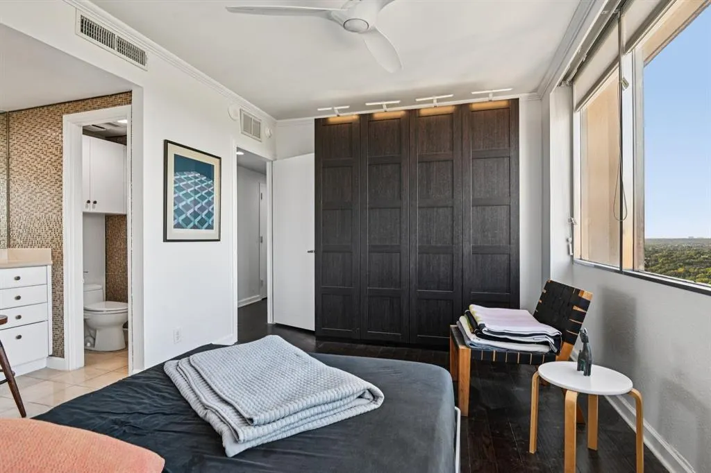 6211 W Northwest Highway, #2306
