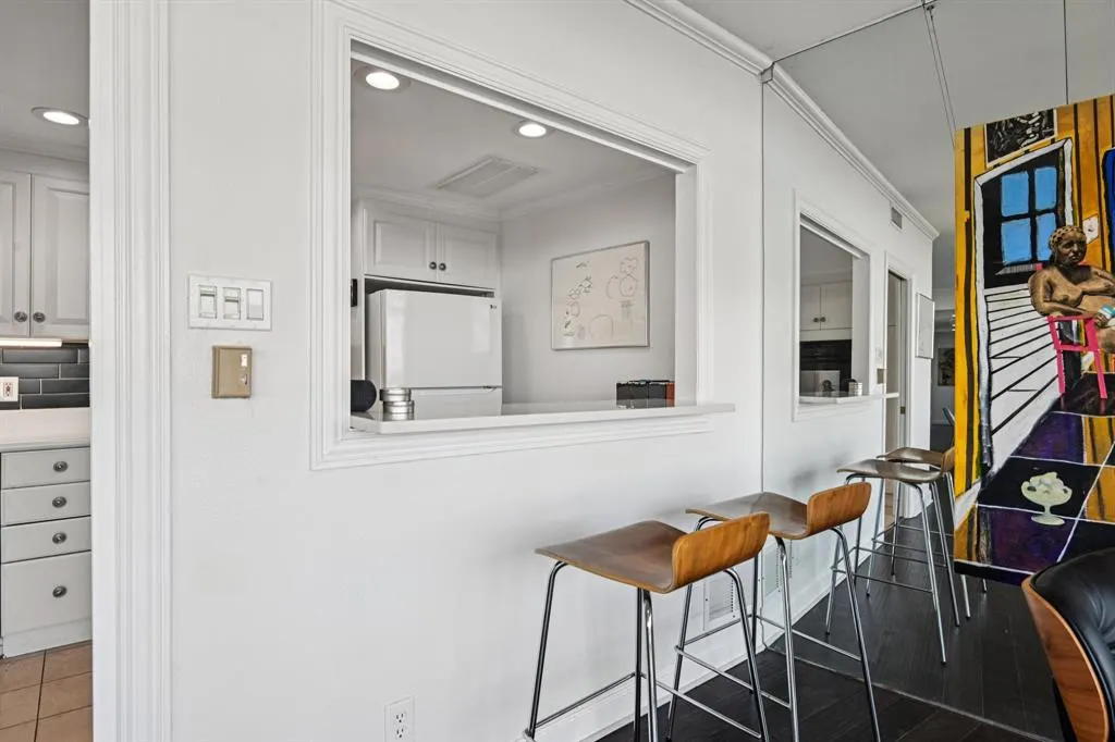6211 W Northwest Highway, #2306