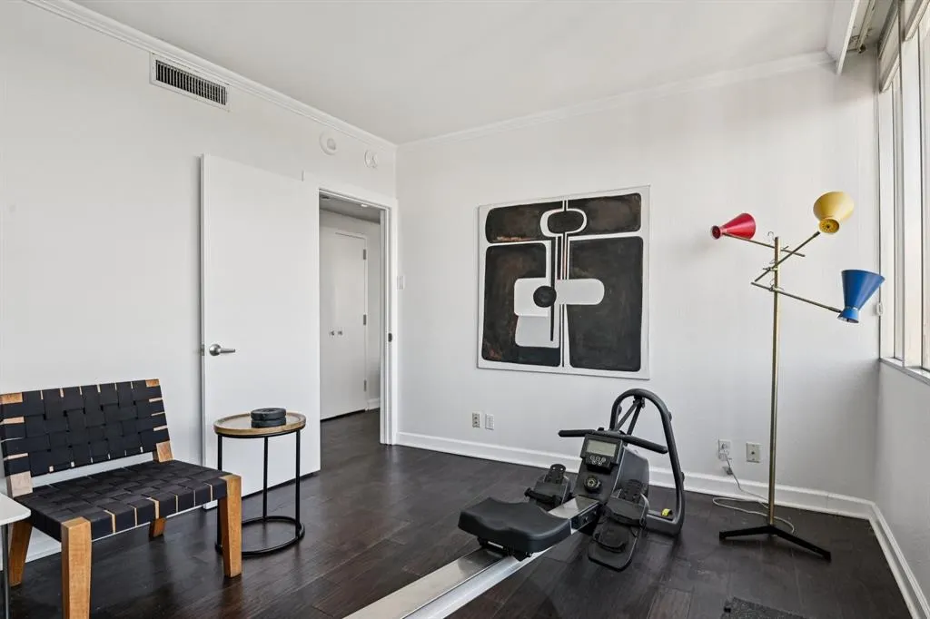 6211 W Northwest Highway, #2306