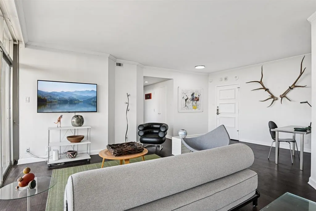 6211 W Northwest Highway, #2306