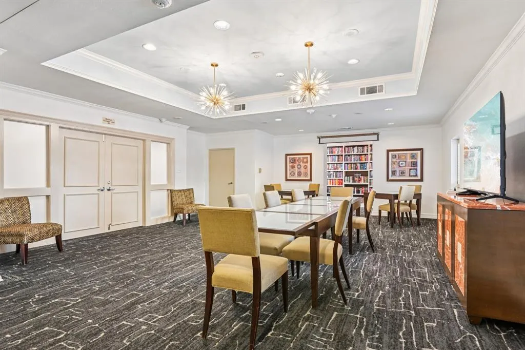 6211 W Northwest Highway, #2306
