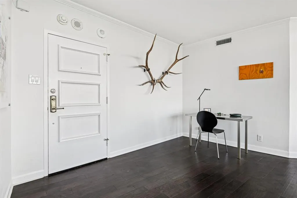 6211 W Northwest Highway, #2306