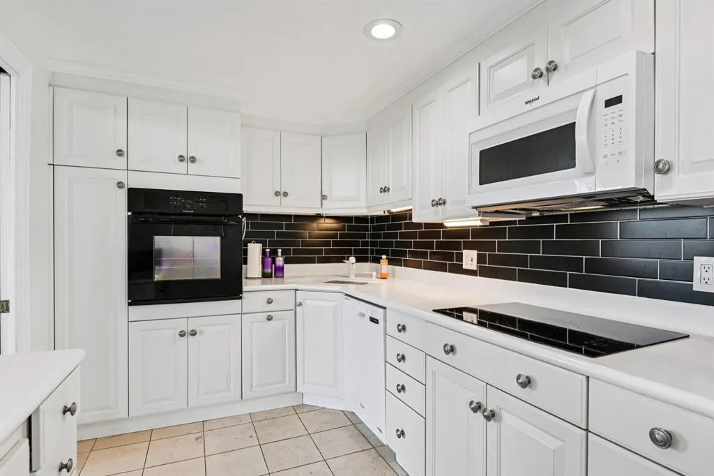 6211 W Northwest Highway, #2306
