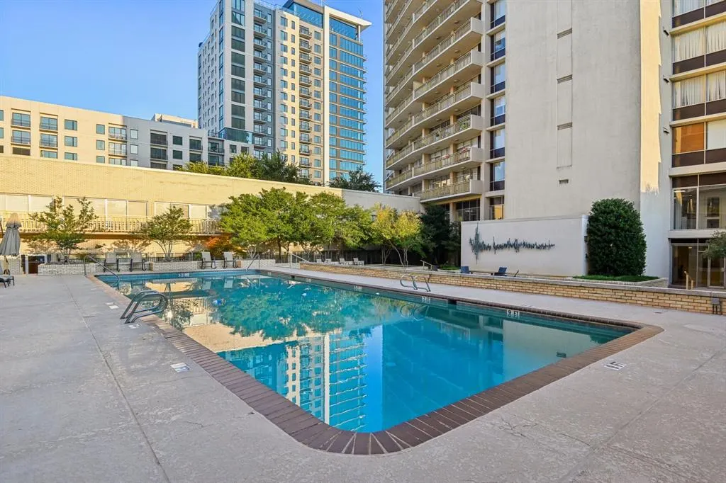 6211 W Northwest Highway, #2306