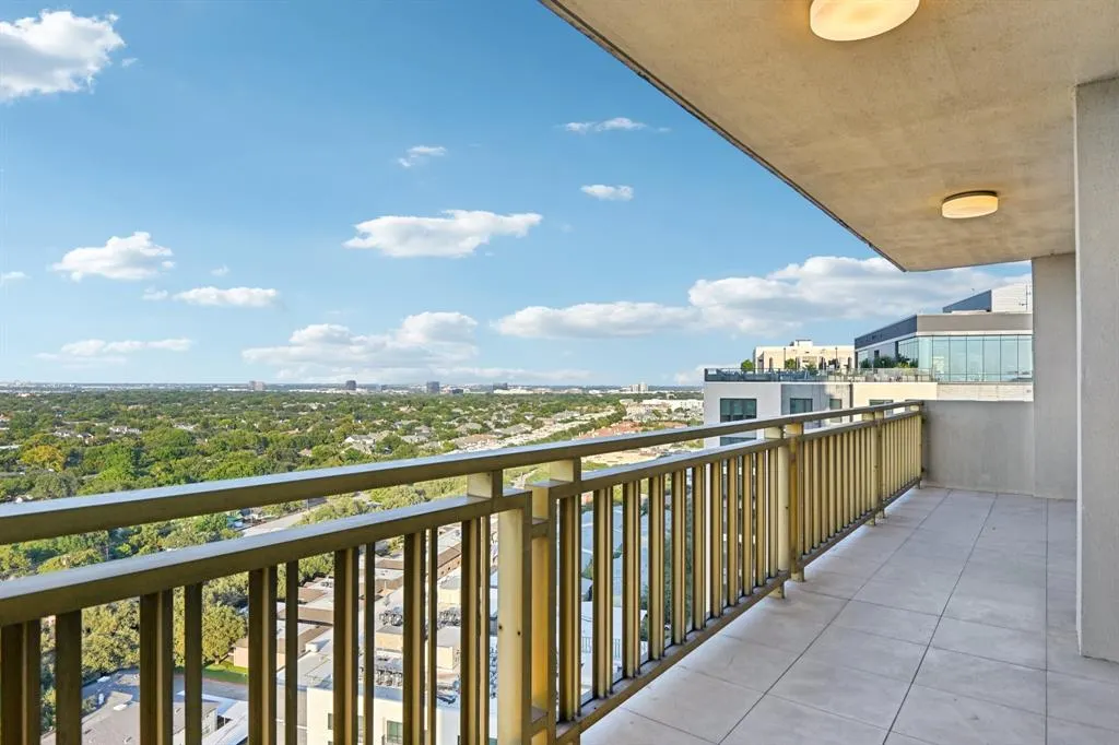 6211 W Northwest Highway, #2306
