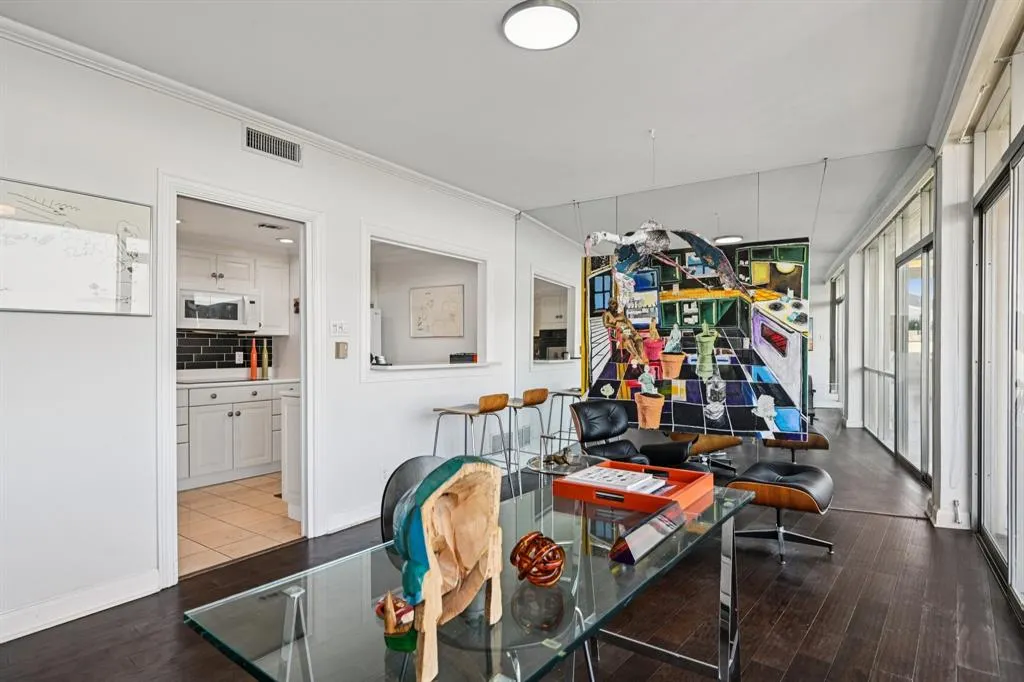 6211 W Northwest Highway, #2306