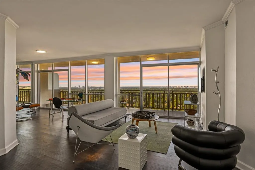 6211 W Northwest Highway, #2306