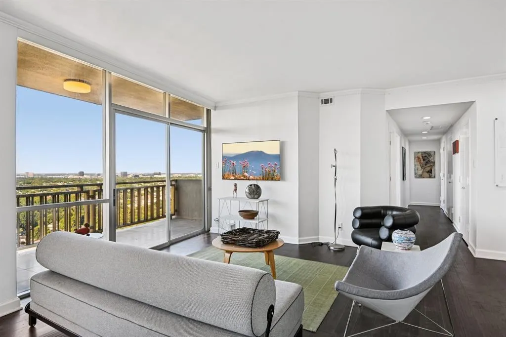 6211 W Northwest Highway, #2306
