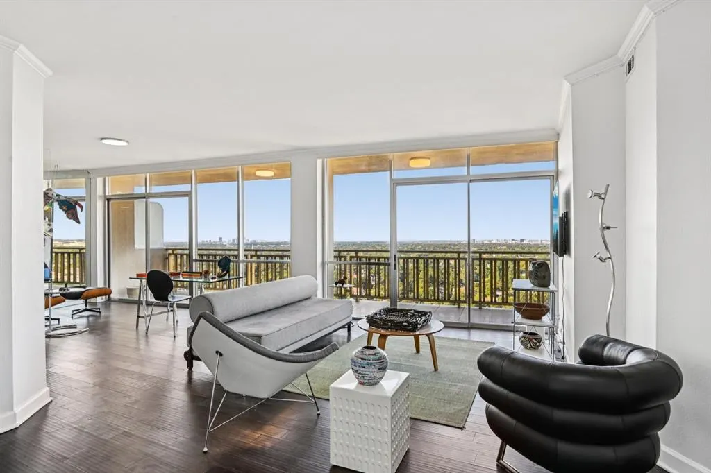 6211 W Northwest Highway, #2306