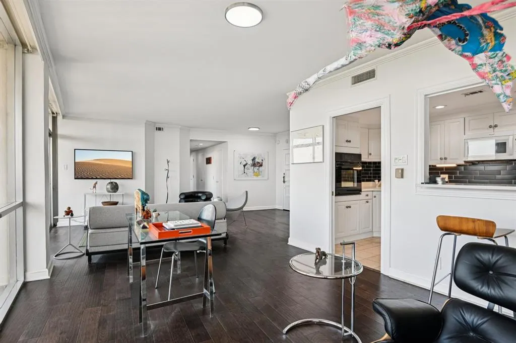 6211 W Northwest Highway, #2306