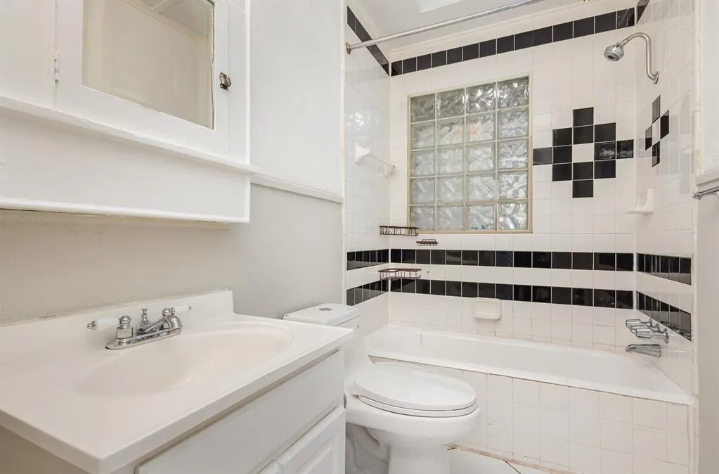 2112 Mcmillan Avenue, #A