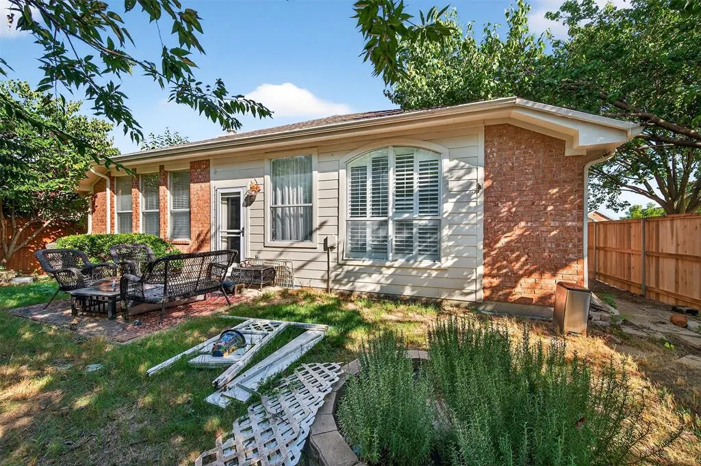 5101 Stonecrest Drive