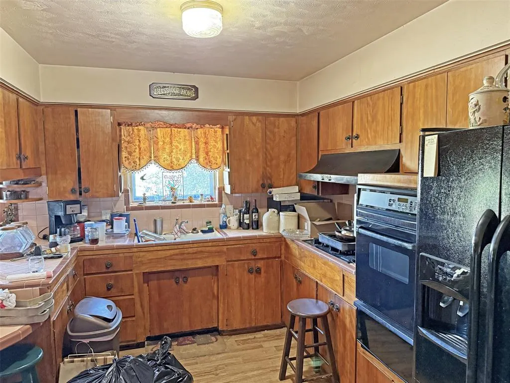 307 E 5th Street