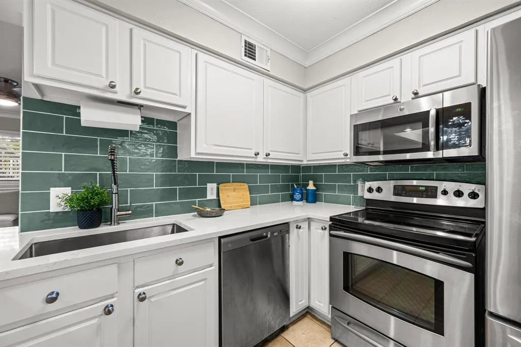 5934 Sandhurst Lane, #109