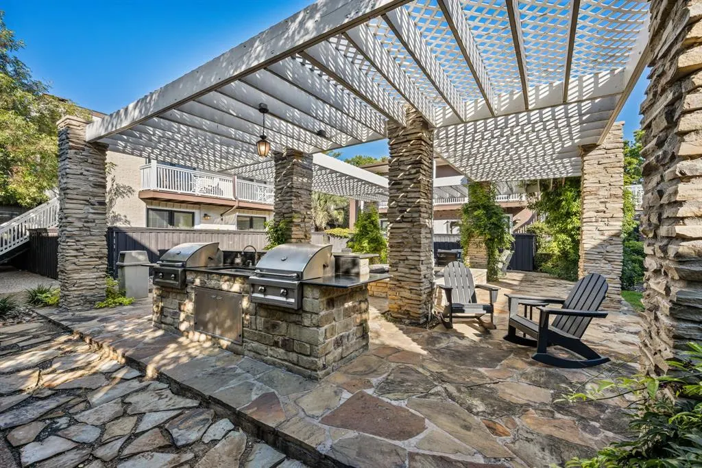 5934 Sandhurst Lane, #109