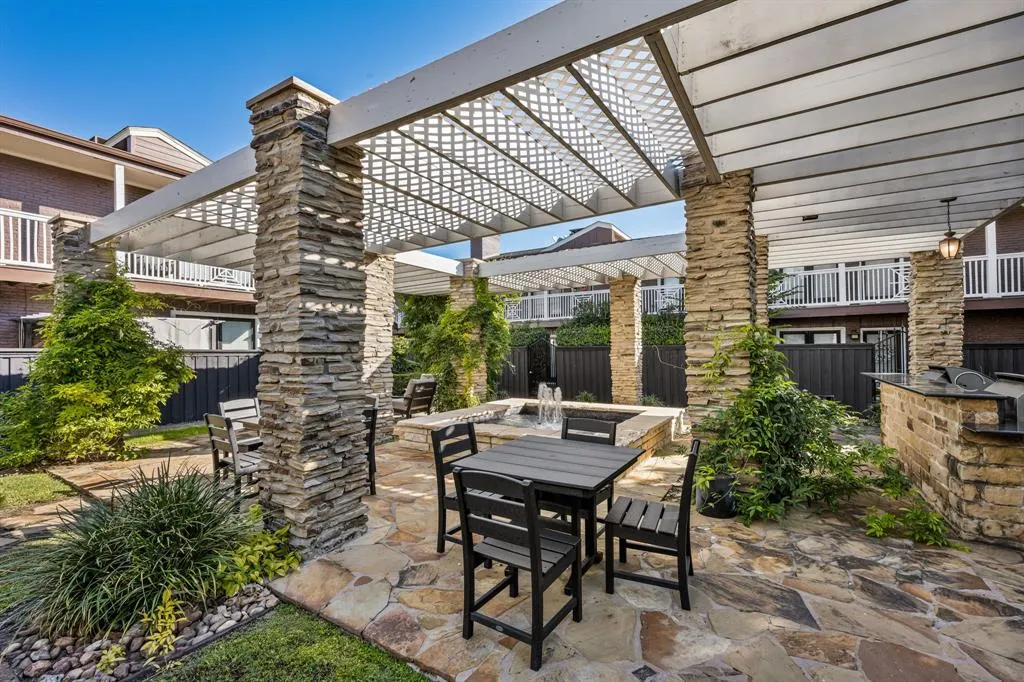 5934 Sandhurst Lane, #109