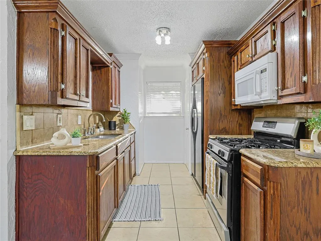 6454 Cinnamon Oaks Drive