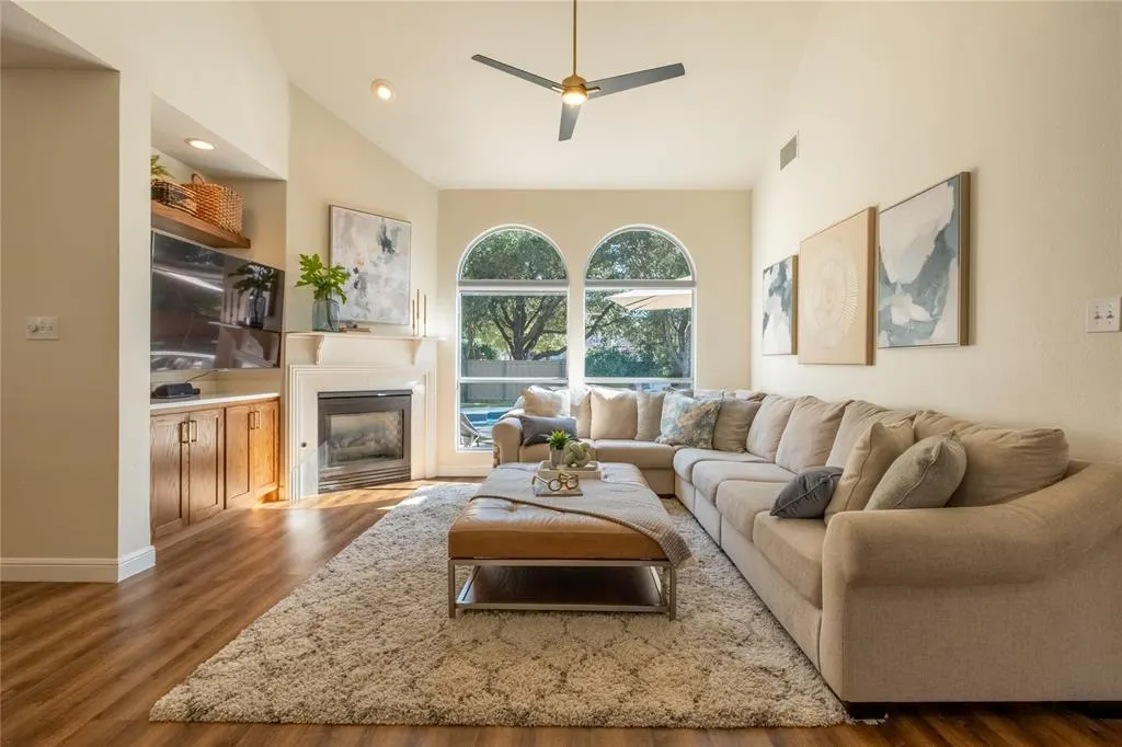 915 Autumn Ridge Drive
