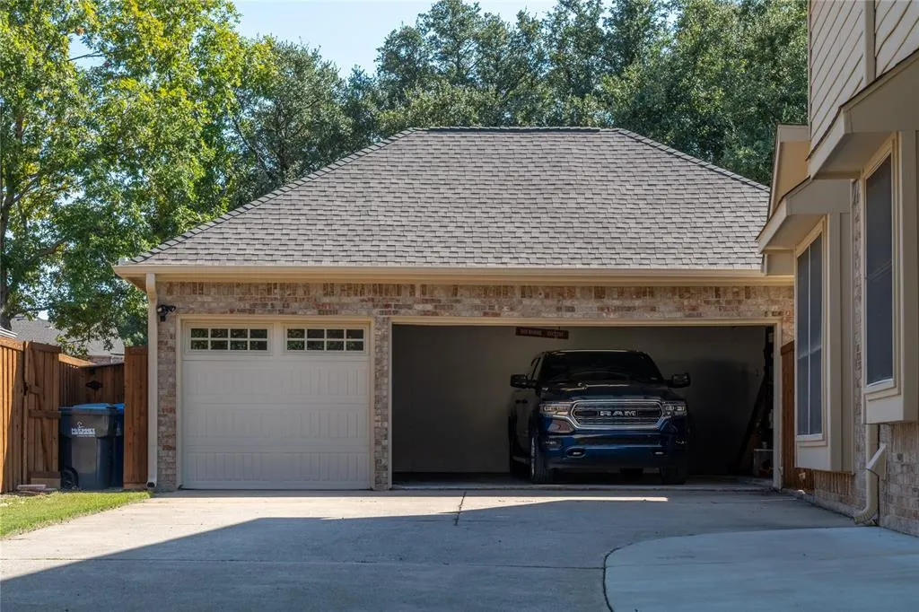 915 Autumn Ridge Drive