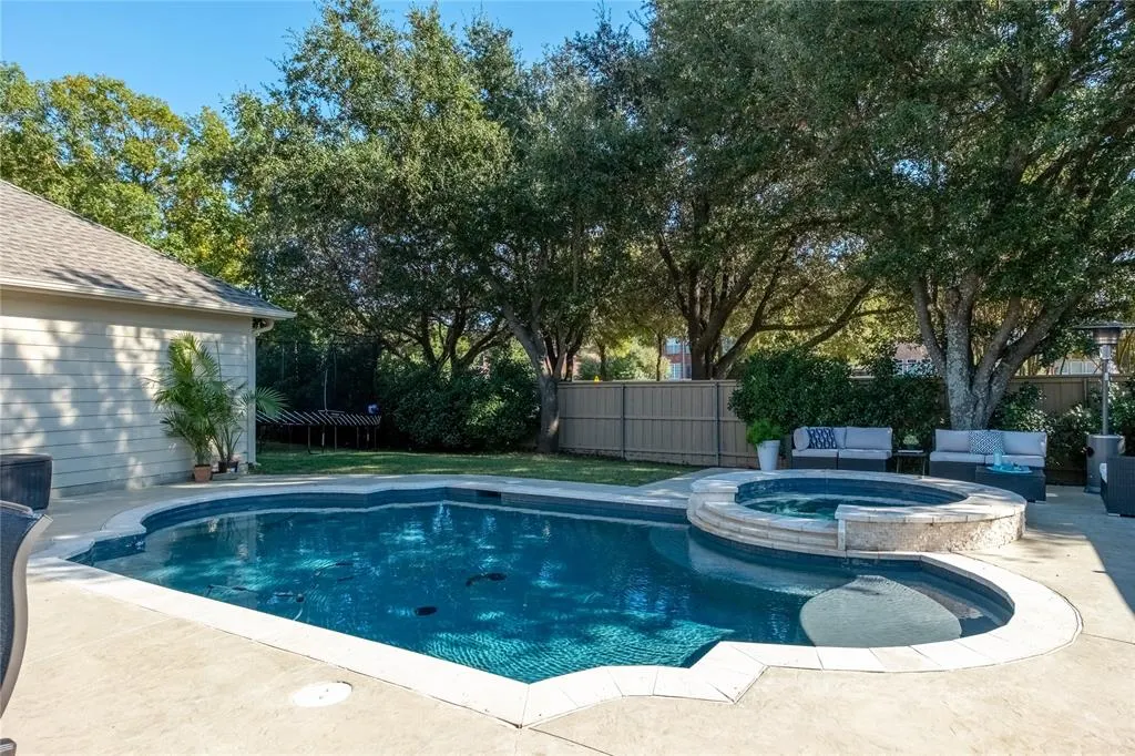 915 Autumn Ridge Drive