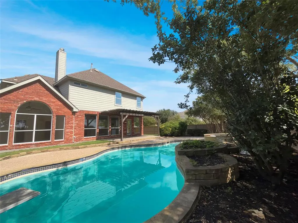8801 Falcon Crest Drive