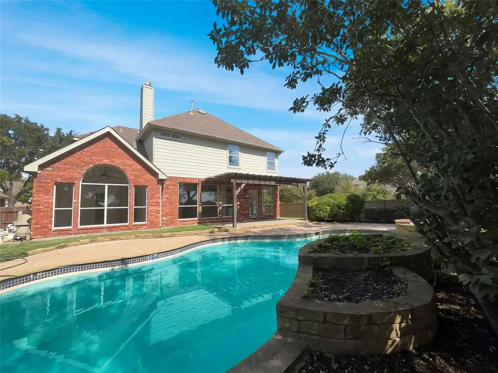 8801 Falcon Crest Drive