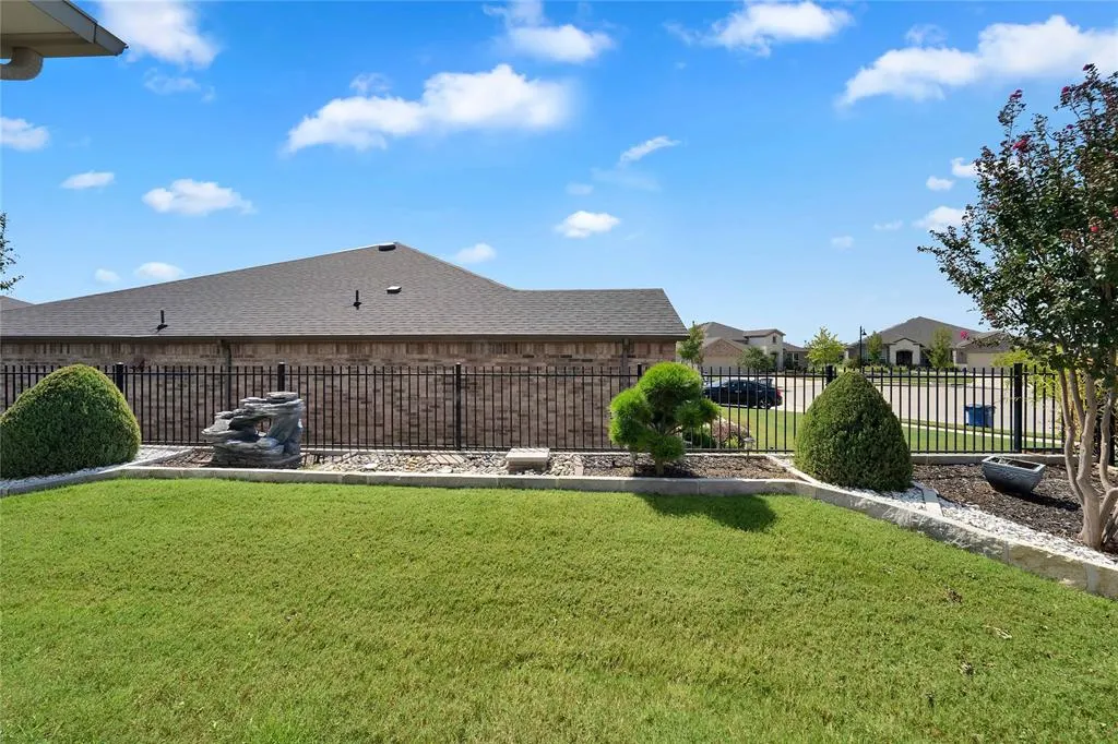 7616 Heritage Drive