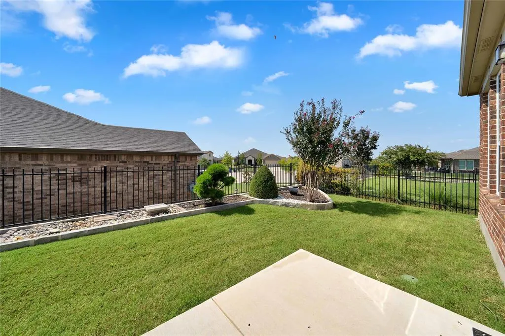 7616 Heritage Drive