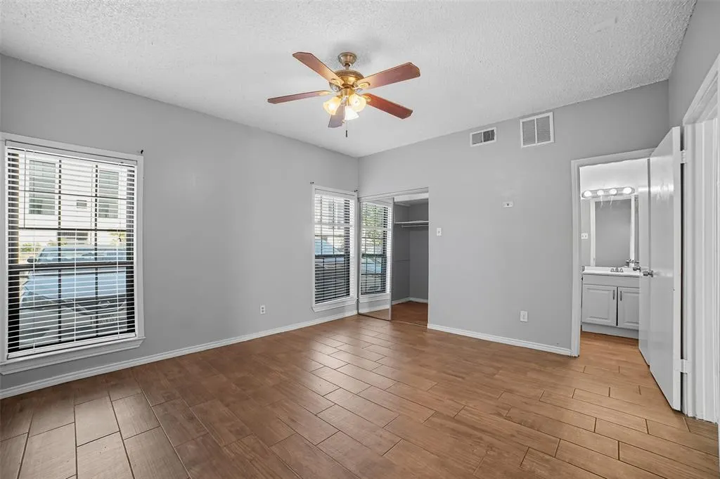 5620 Live Oak Street, #104