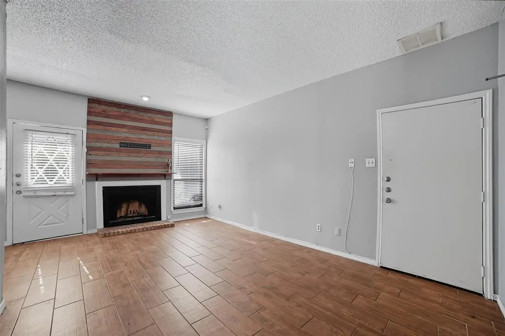 5620 Live Oak Street, #104