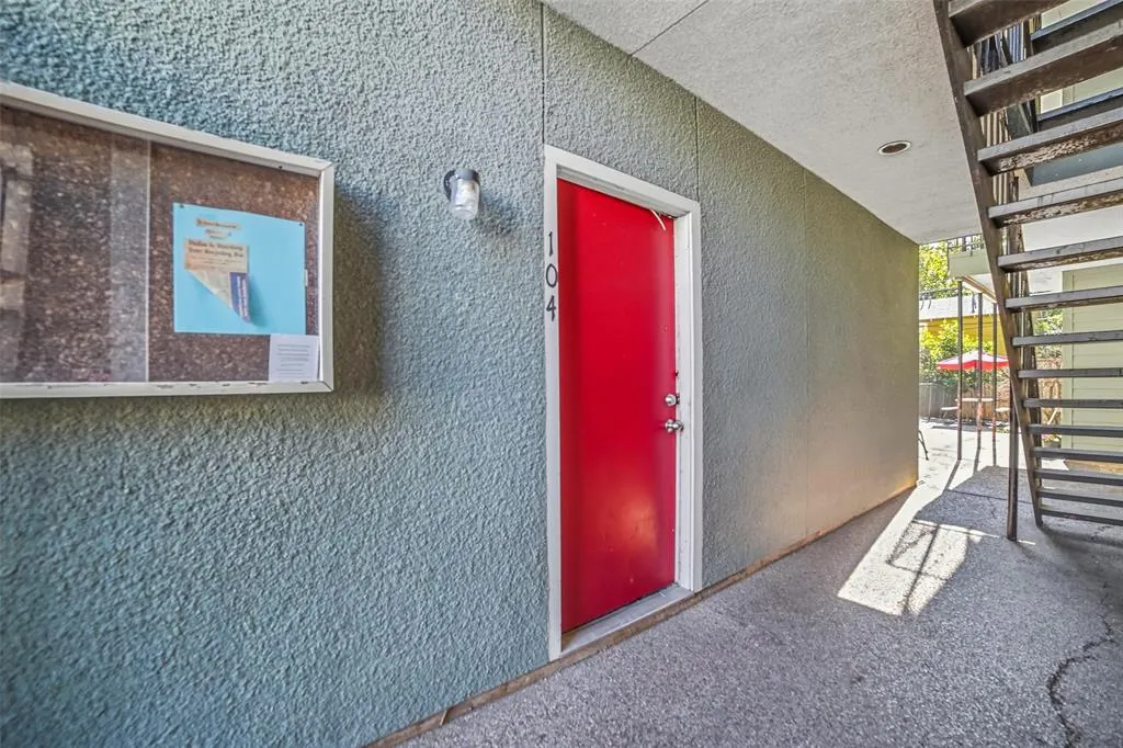 5620 Live Oak Street, #104