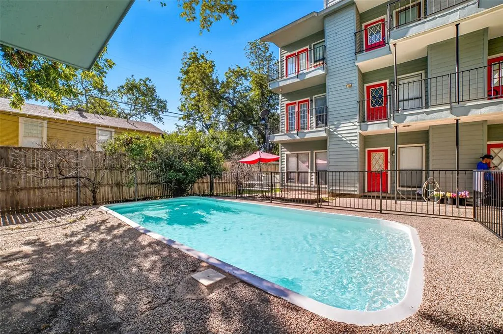 5620 Live Oak Street, #104