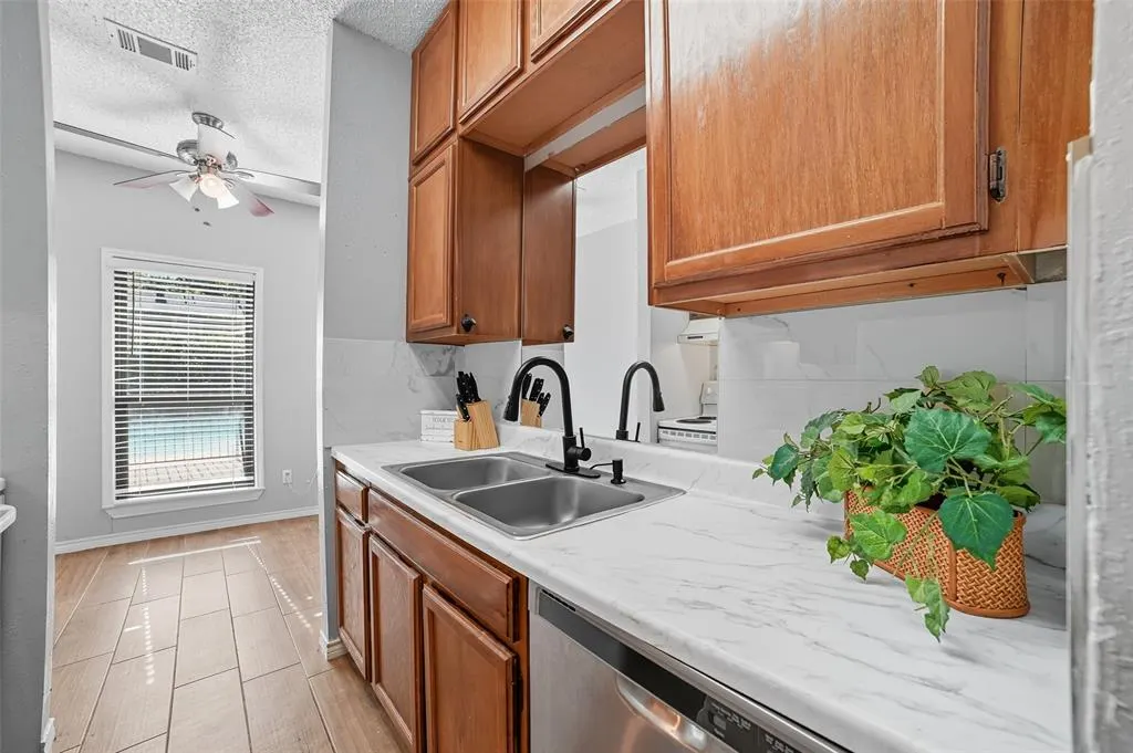 5620 Live Oak Street, #104